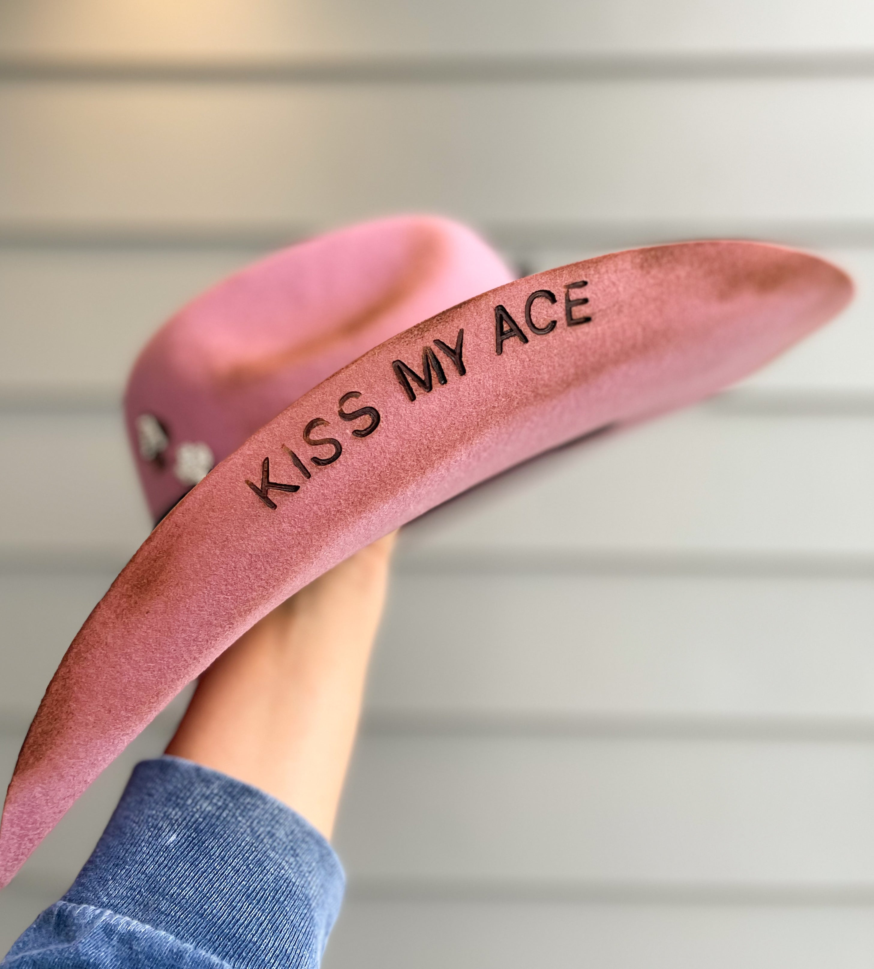 KISS MY ACE-SOLD